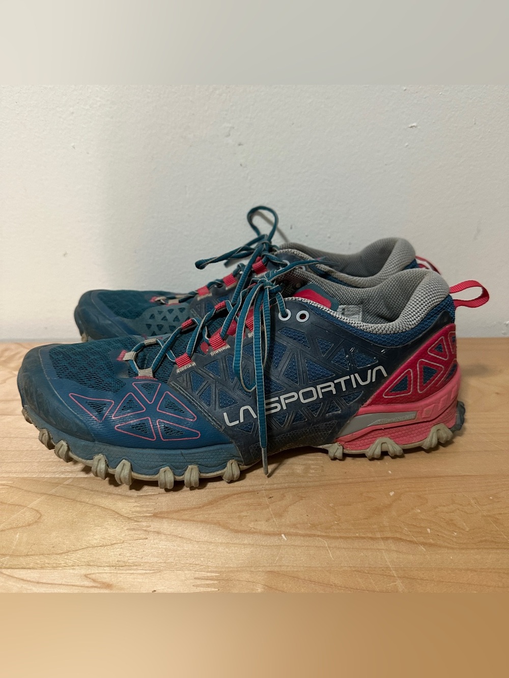 La Sportiva bushido II Women's 10 Teal and Pink Trail Running Shoes